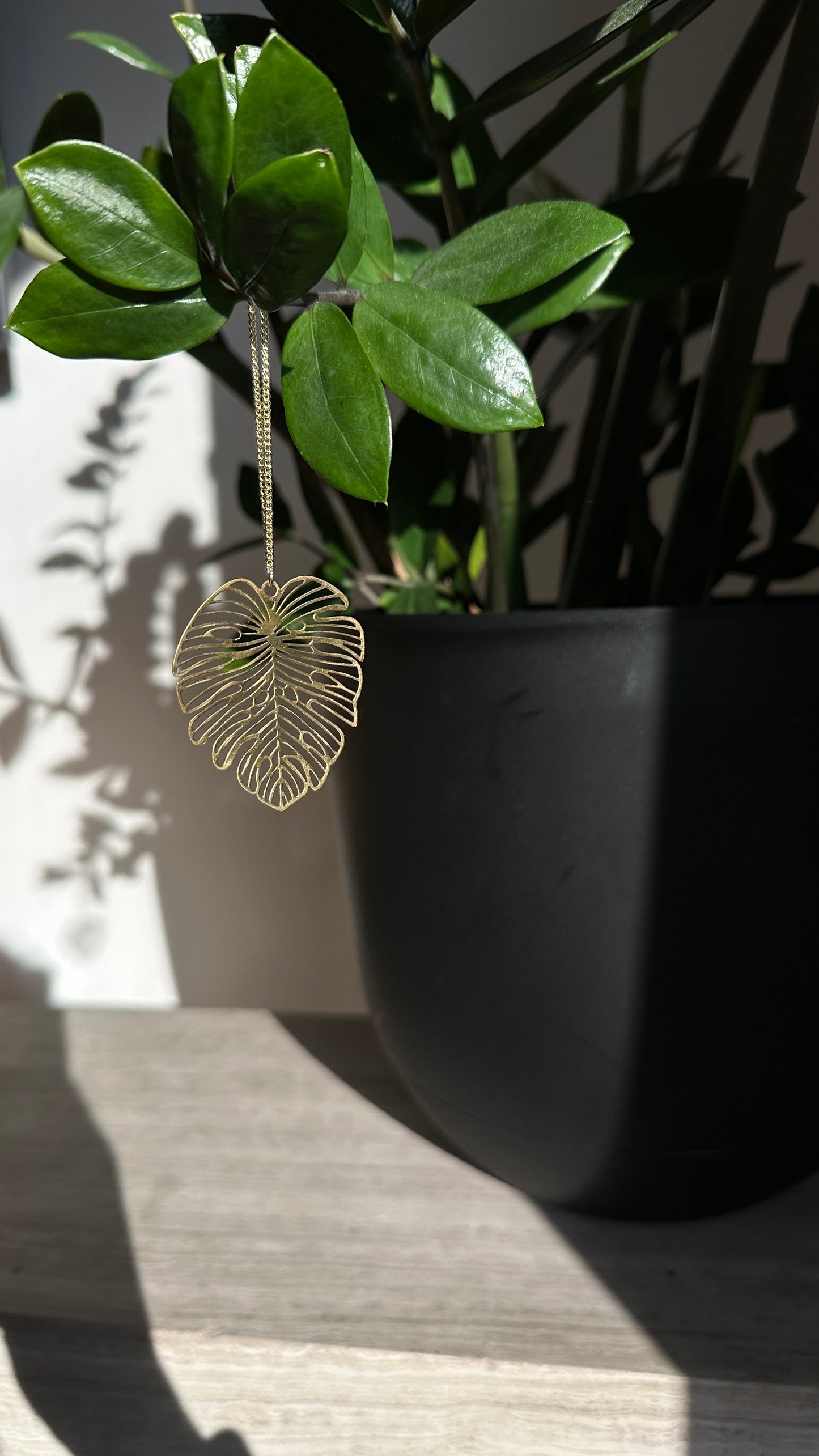 Monstera ornament